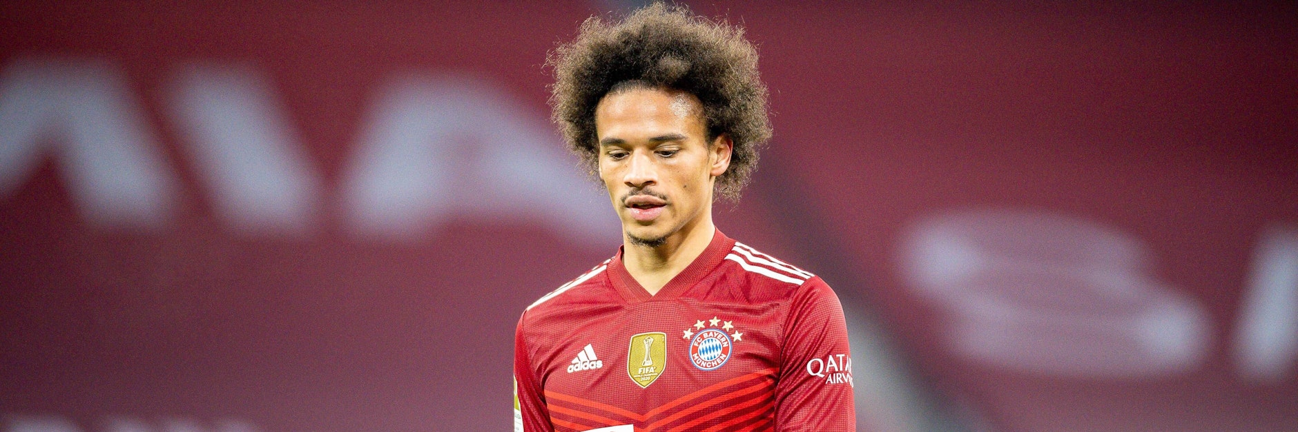 Nun hat es auch Leroy Sané erwischt. Der Bayern-Star ist der aktuell achte Corona-Fall beim Rekordmeister.
