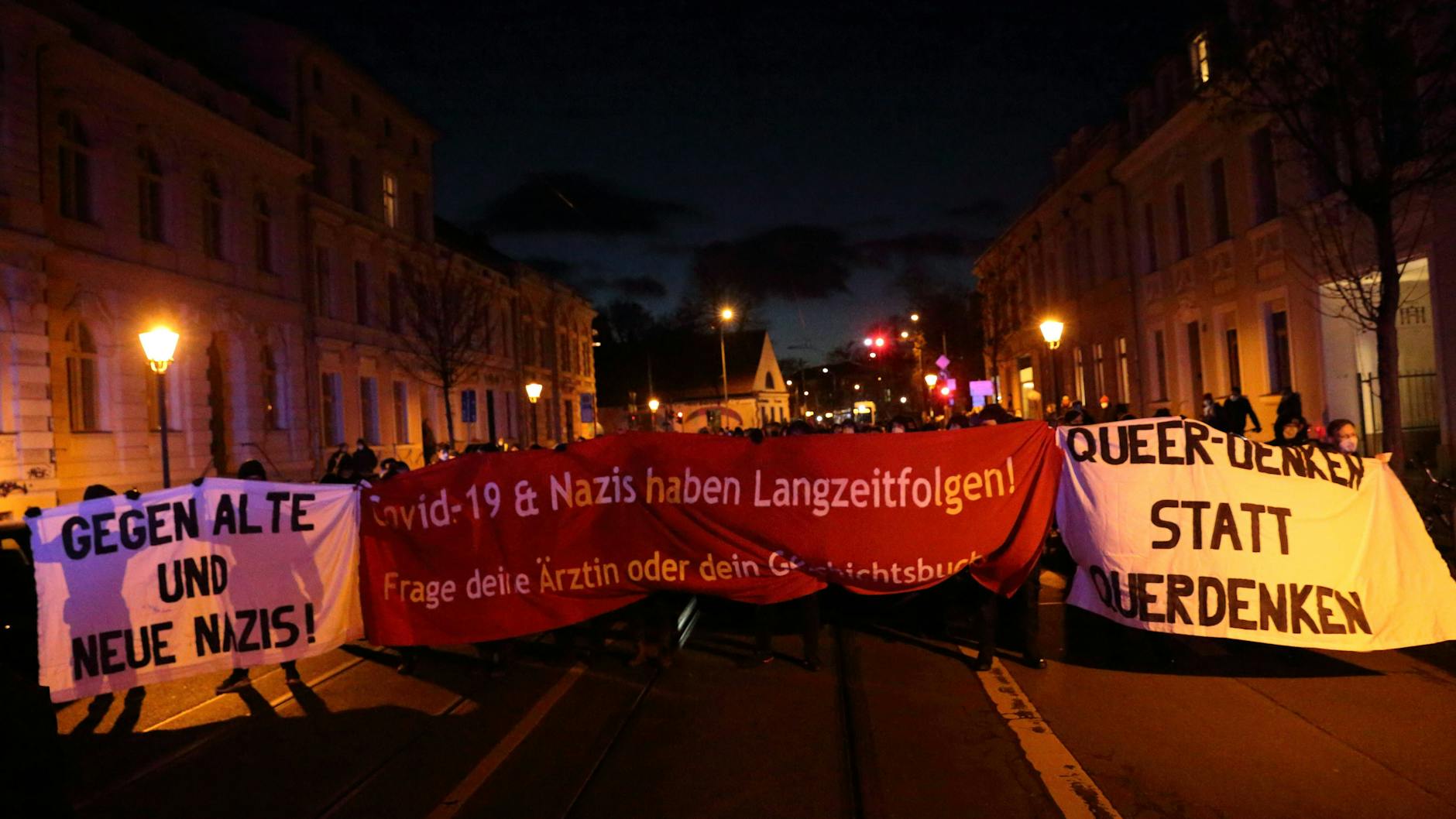 Diese Demo stellte sich in Potsdam den Impfgegnern entgegen.