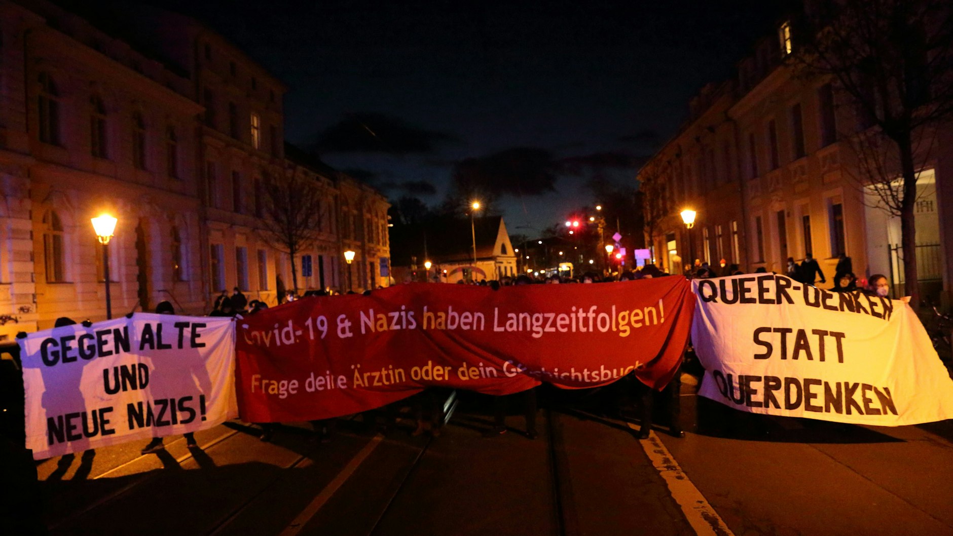 Diese Demo stellte sich in Potsdam den Impfgegnern entgegen.