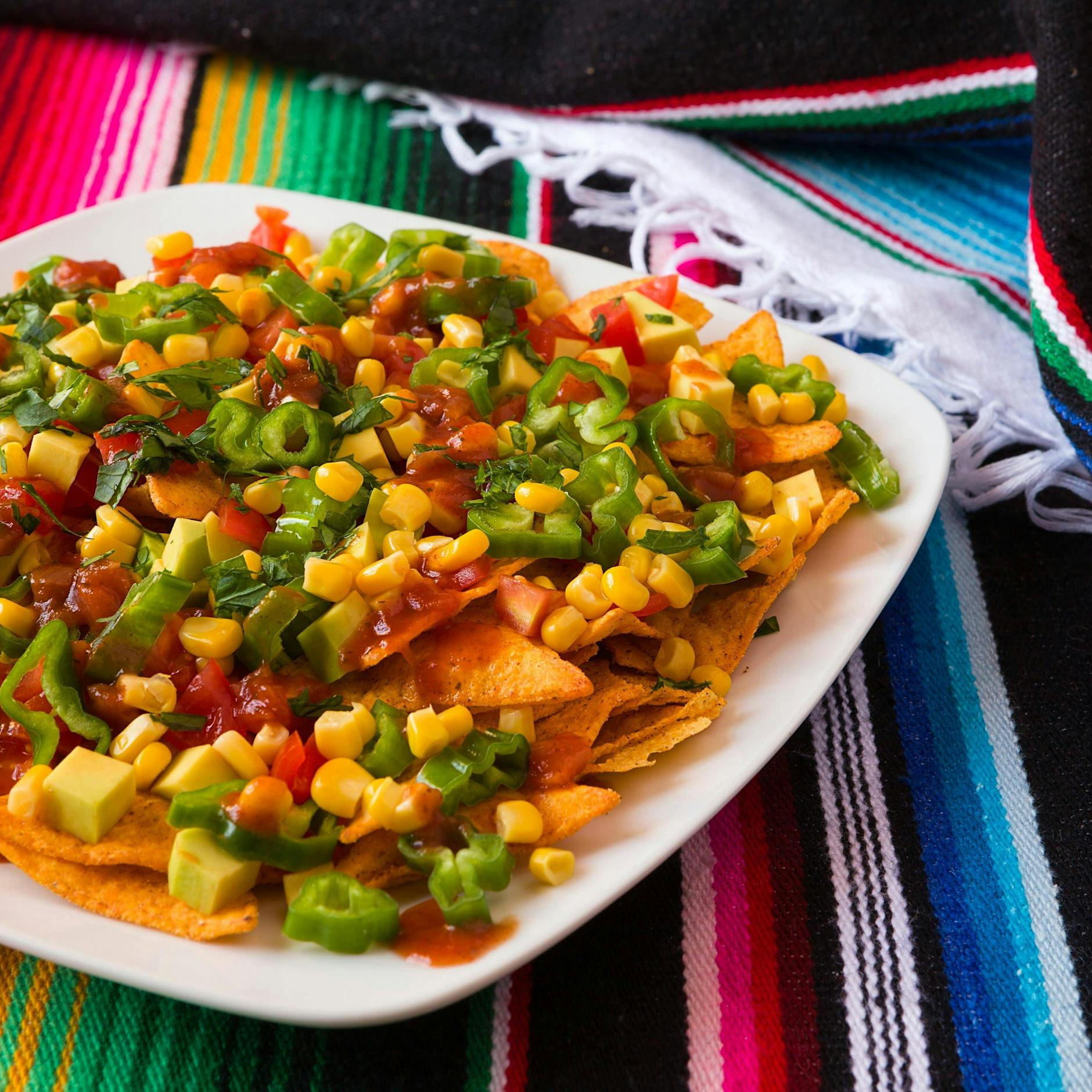 Köstlicher Nacho Salat: DIESES leckere Rezept mit Linsen, Römersalat und Tortilla-Chips müssen Sie probieren!