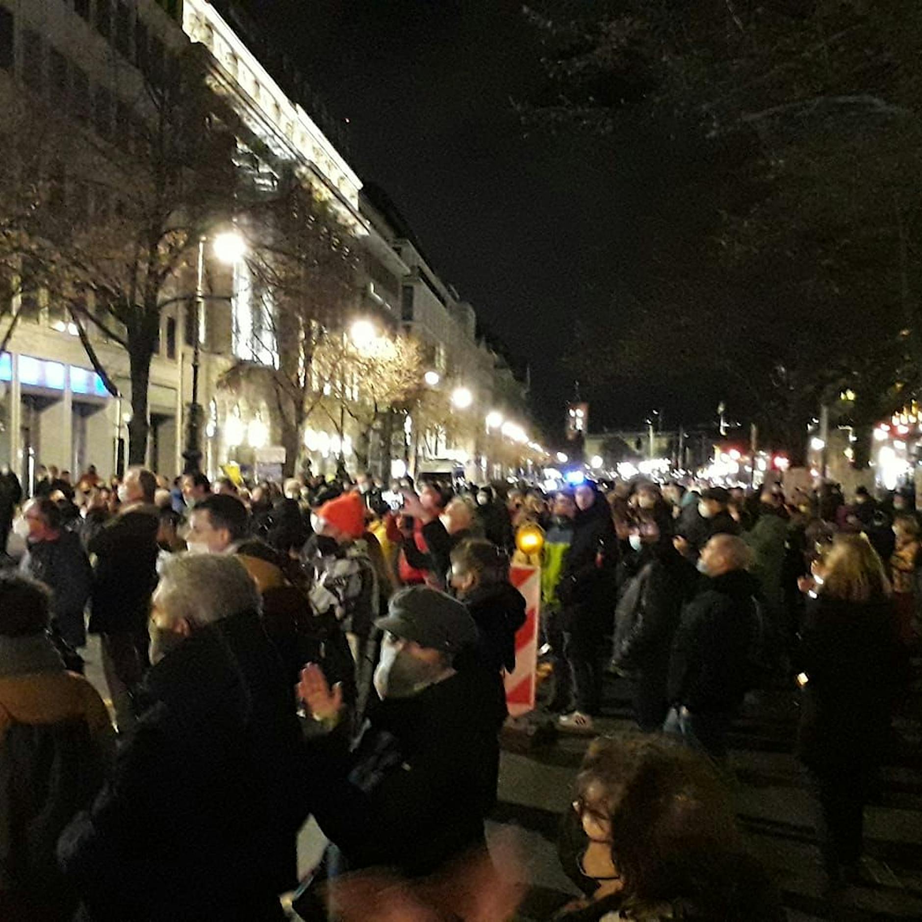 Berlin: Corona-Proteste in der ganzen Stadt