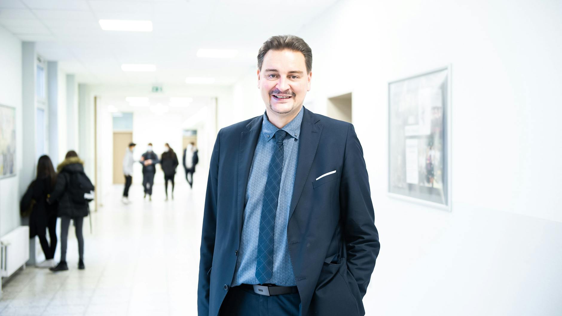 Sven Zimmerschied, Leiter der Friedensburg Oberschule in Charlottenburg.