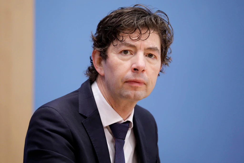 Drosten mahnt: Boostern im Kampf gegen Omikron unerlässlich