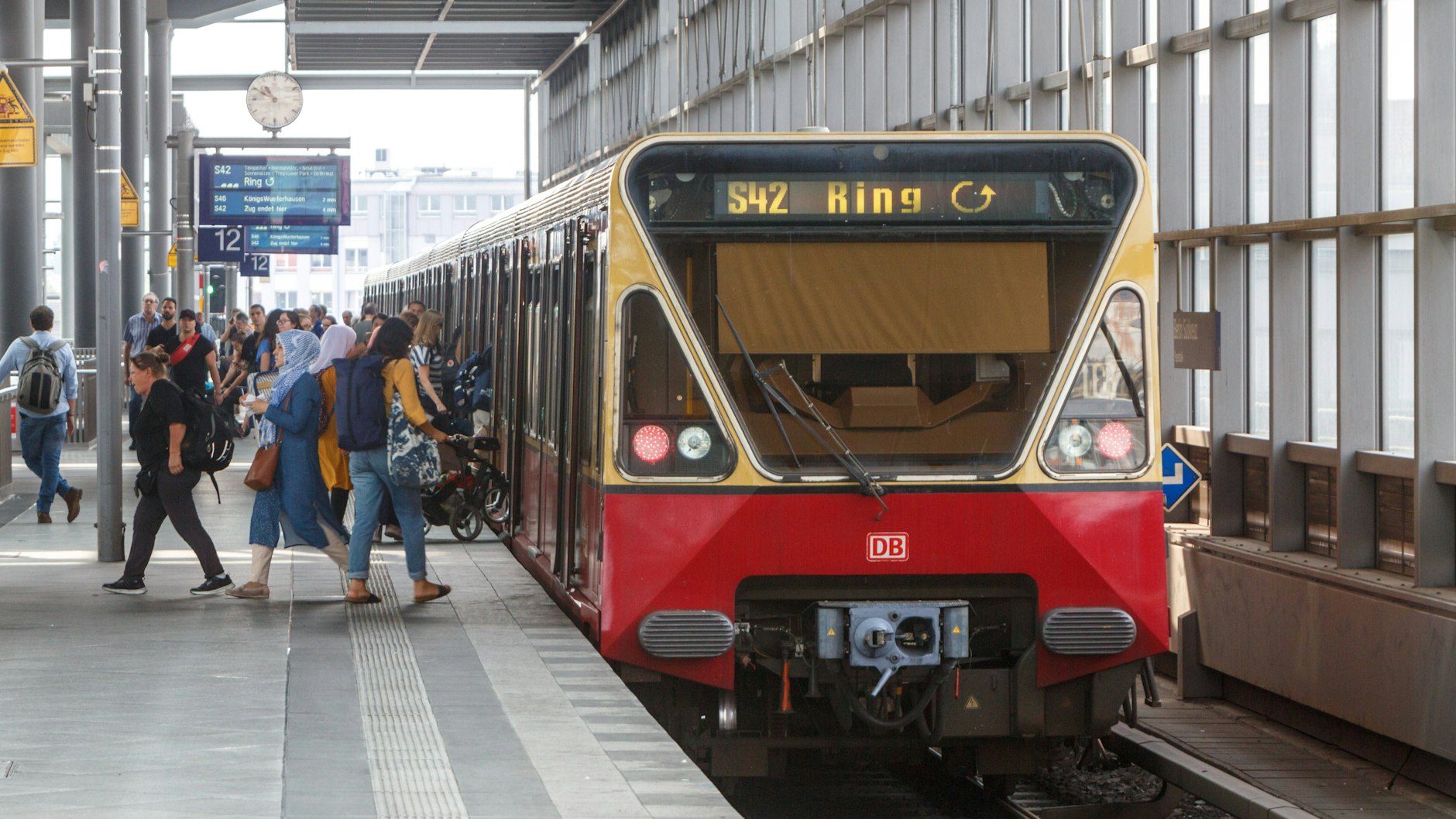 Ein Zug der Baureihe 480, für deren Sitze das „Urban Jungle“-Muster ursprünglich entworfen worden war.