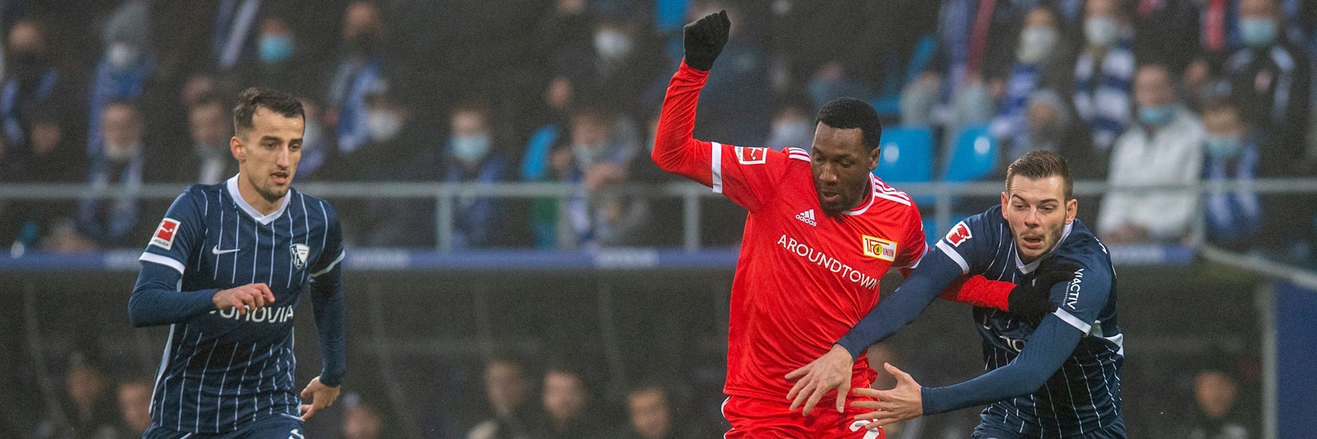 Sheraldo Becker (M.) hat es erwischt. Wegen Corona fällt er am Wochenende in Leverkusen aus.