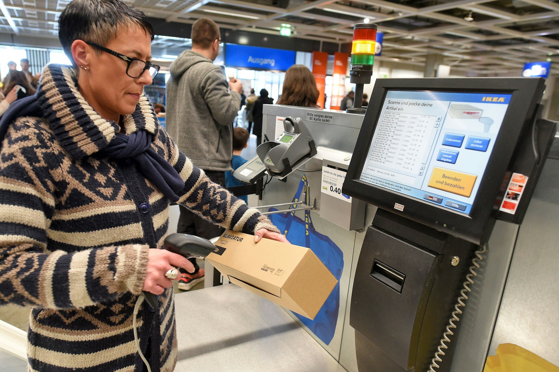 Bei einem bekannten Möbelhaus sind schon seit vielen Jahren Selbstbedienungskassen im Einsatz.&nbsp;
