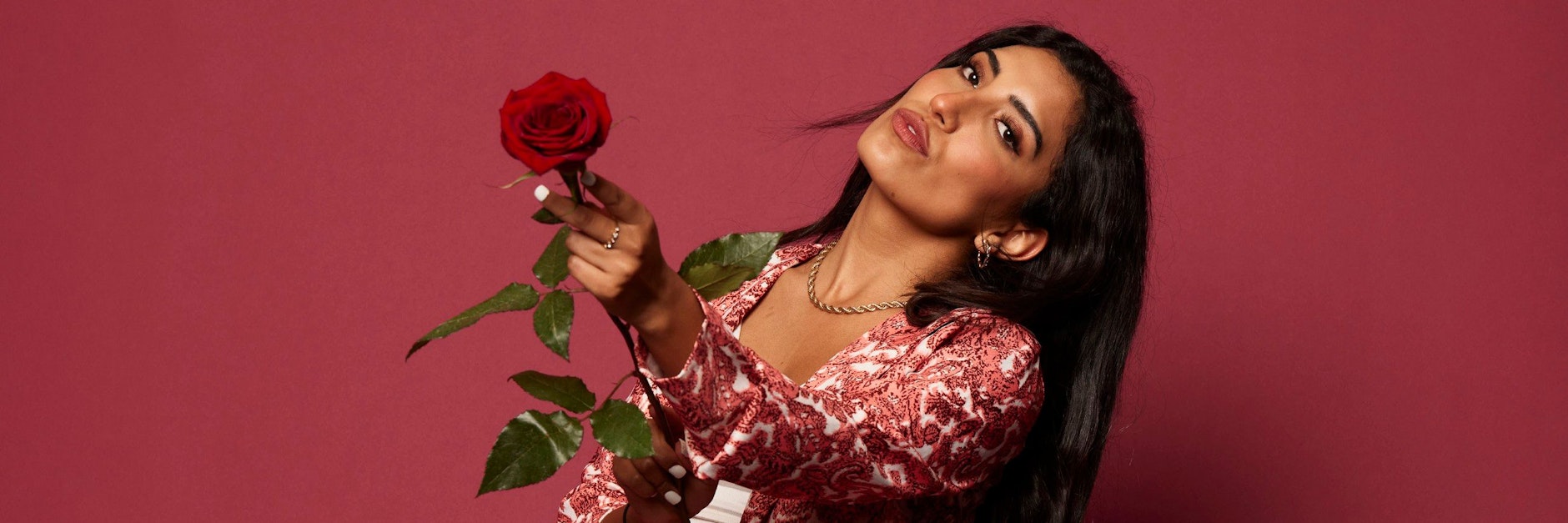 Valeria aus Berlin will Bachelor Dominik von sich überzeugen.