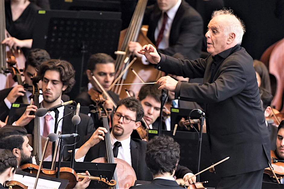 Ein Sommerabend im August in der Waldbühne mit&nbsp;Star-Geigerin Anne-Sophie Mutter&nbsp;und dem West-Eastern Divan Orchestra unter der Leitung von Daniel Barenboim.