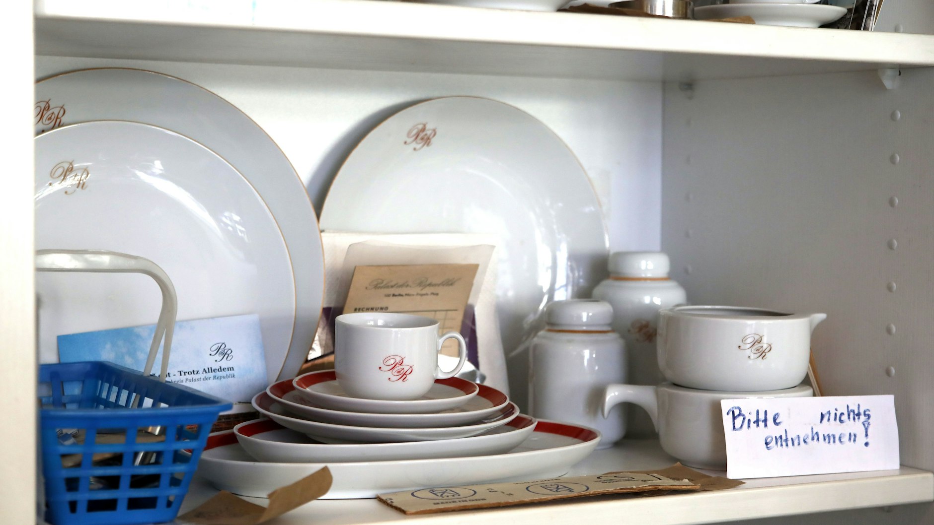 Mit Geschirr aus dem Palast der Republik nahm der Laden seinen Anfang.&nbsp;