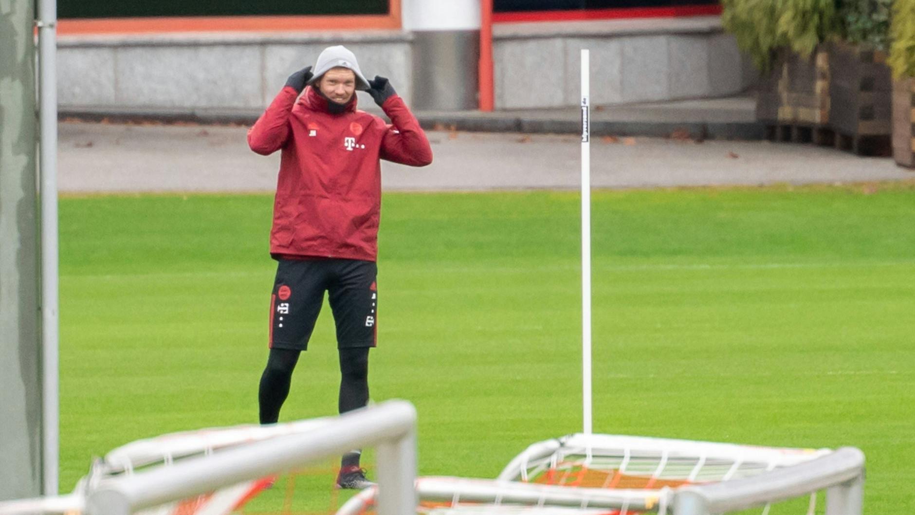 Die Laune ließ sich Bayern Münchens Trainer Julian Nagelsmann beim Training trotz der angespannten Situation nicht verderben.