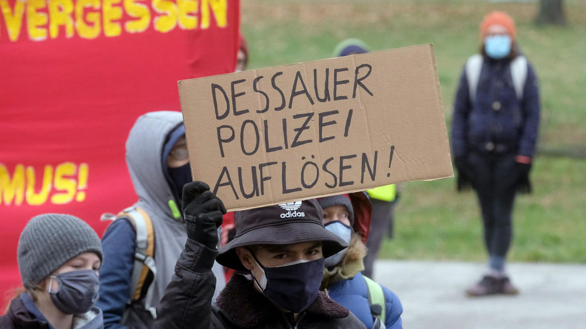 Soli-Kundgebung zum Todestag von Oury Jalloh: Hunderte gehen auf die Straßen.
