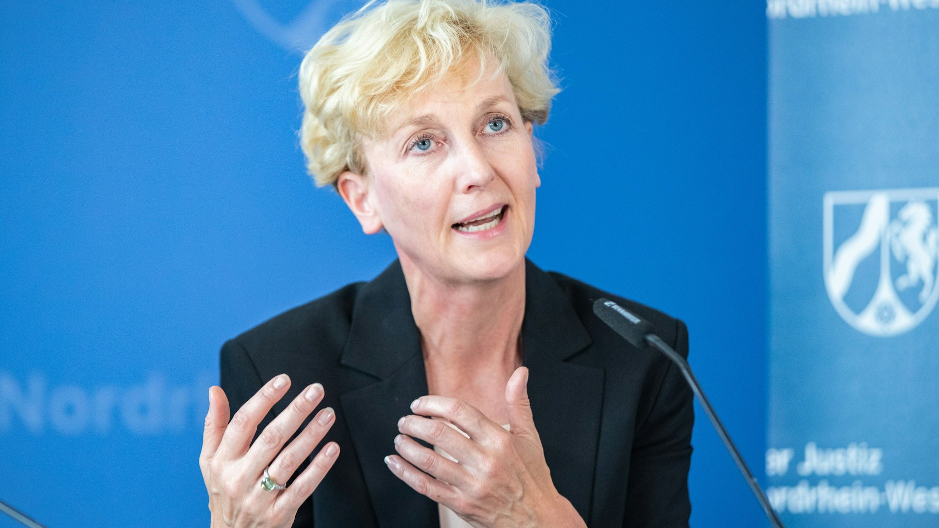 Sabine Bendiek ist seit Januar 2021 Arbeitsdirektorin beim Software-Riesen SAP.