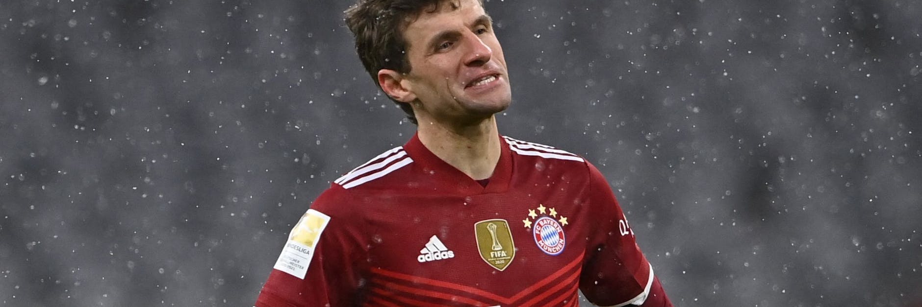 1:2-Pleite gegen Gladbach: Das Gesicht von Bayerns Thomas Müllers spricht im Münchner Schneefall Bände ...