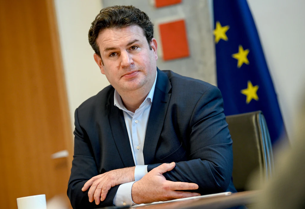 Wegen Omikron: Arbeitsminister Heil ruft zu mehr Homeoffice auf