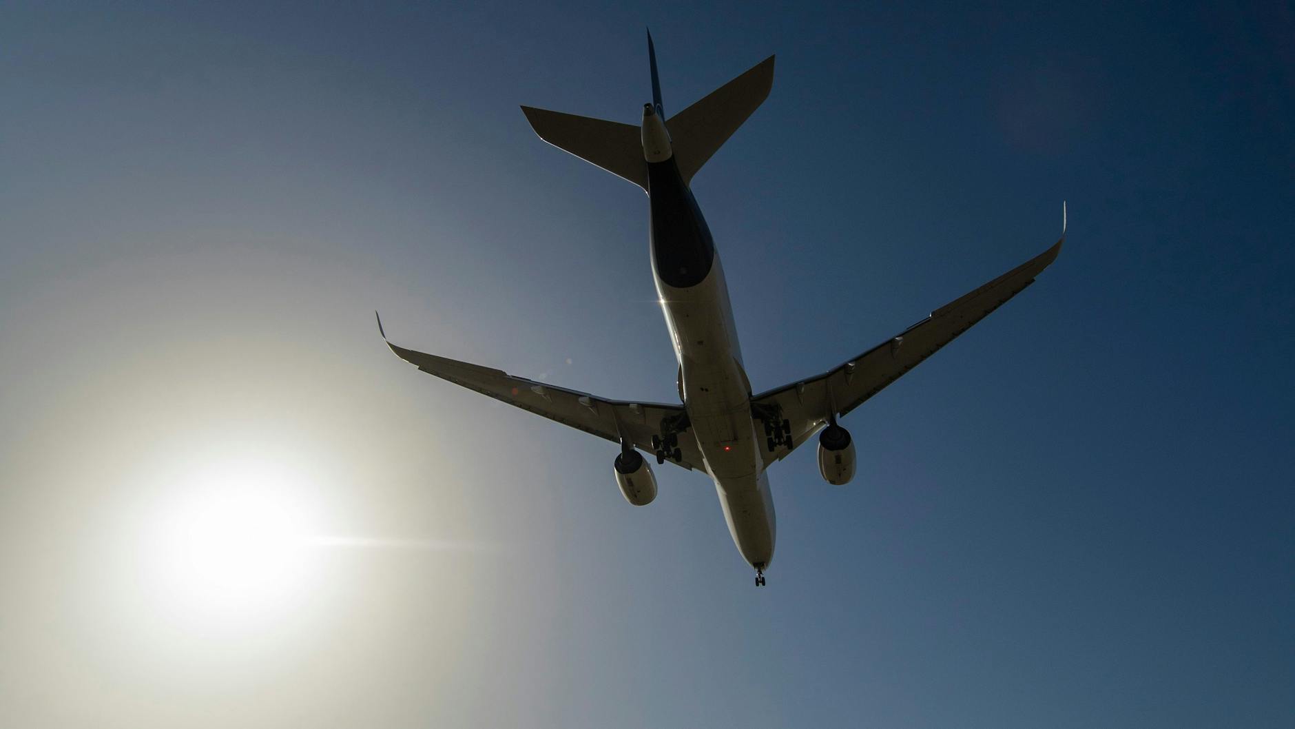 Hat ein Fluggast seine benötigten Dokumente nicht dabei, darf er von der Airline nicht befördert werden, erklärt der Branchenverband (Symbolbild).