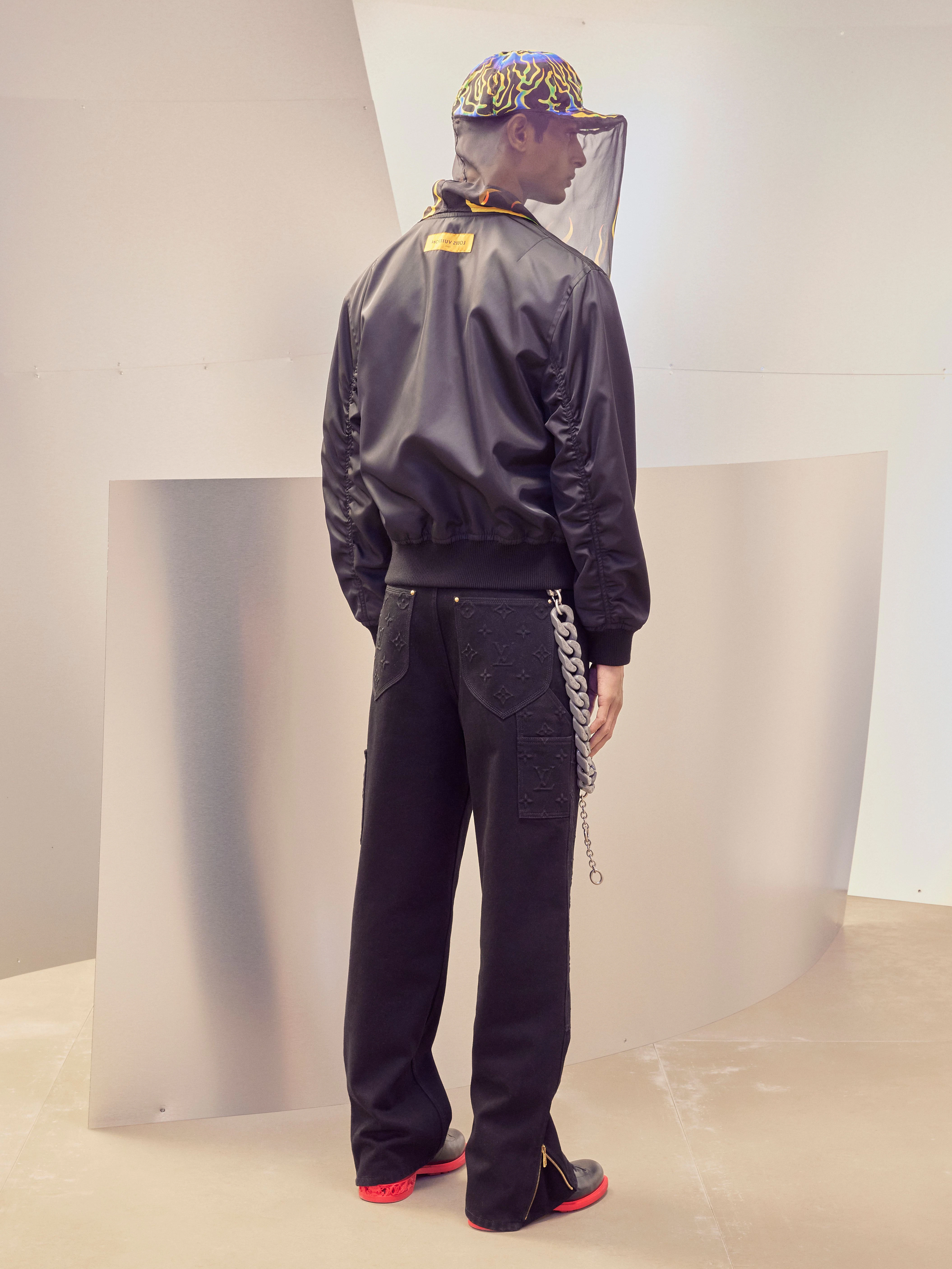 Noch vom viel zu früh verstorbenen Virgil Abloh designt: Louis-Vuitton-Bomber für den Herbst 22.