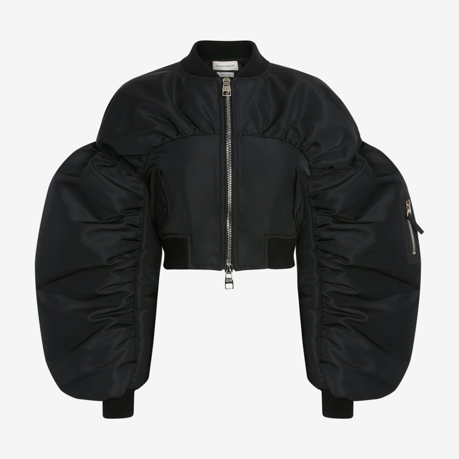 Der Couture-Bomber von Alexander McQueen kostet 1990 Euro.
