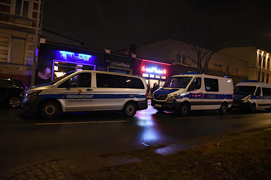 Berlin: Die Polizei kontrollierte Shishabars in der Residenzstraße.
