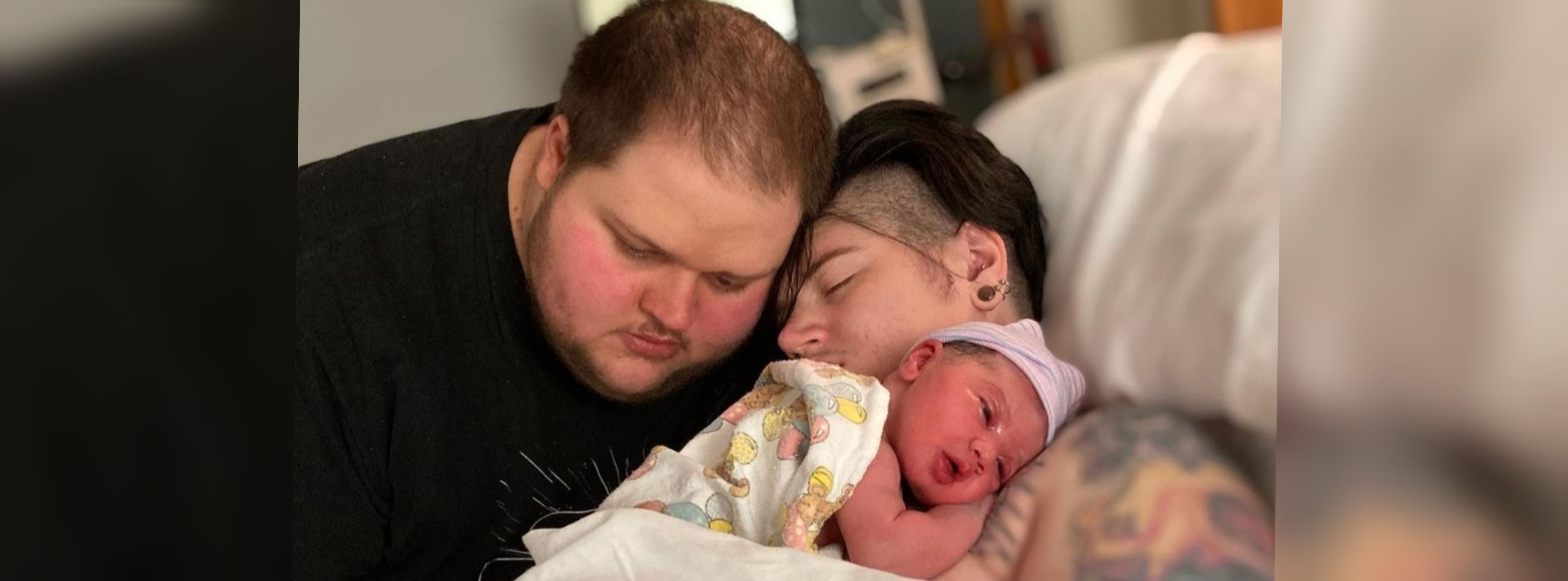 Keiner wollte ihn behandeln! Transgender-Mann bringt nach One-Night-Stand Baby zur Welt