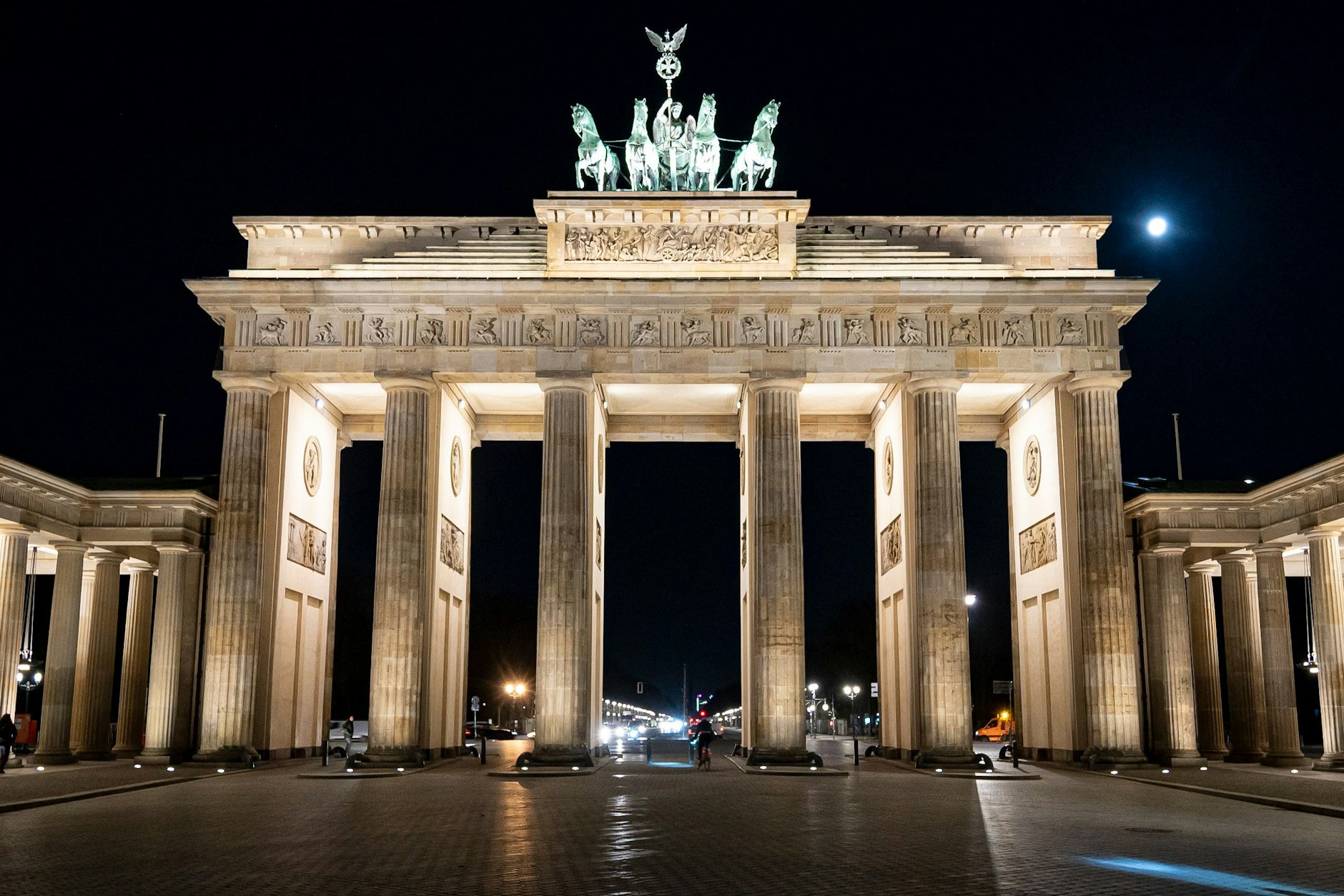 Als Stadttor von Carl Gotthard Langhans gebaut: Das Brandenburger Tor ist das meistabgebildete Symbol Berlins.