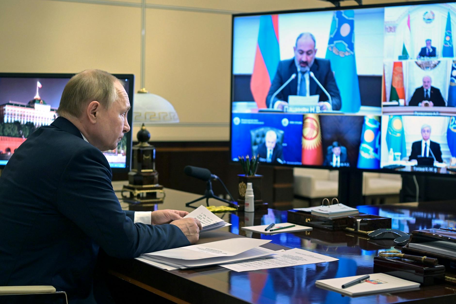 Wladimir Putin während einer Videokonferenz einer außerordentlichen Sitzung des Kollektiven Sicherheitsrates der Organisation des Vertrages über kollektive Sicherheit (OVKS).