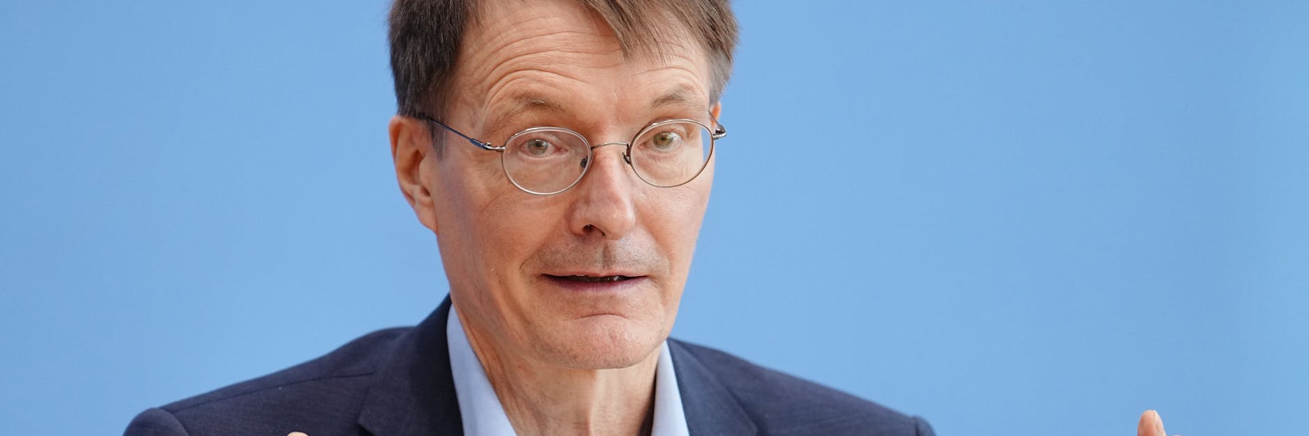 Karl Lauterbach (SPD), Bundesminister für Gesundheit, spricht während einer Pressekonferenz zur aktuellen Corona-Lage. 