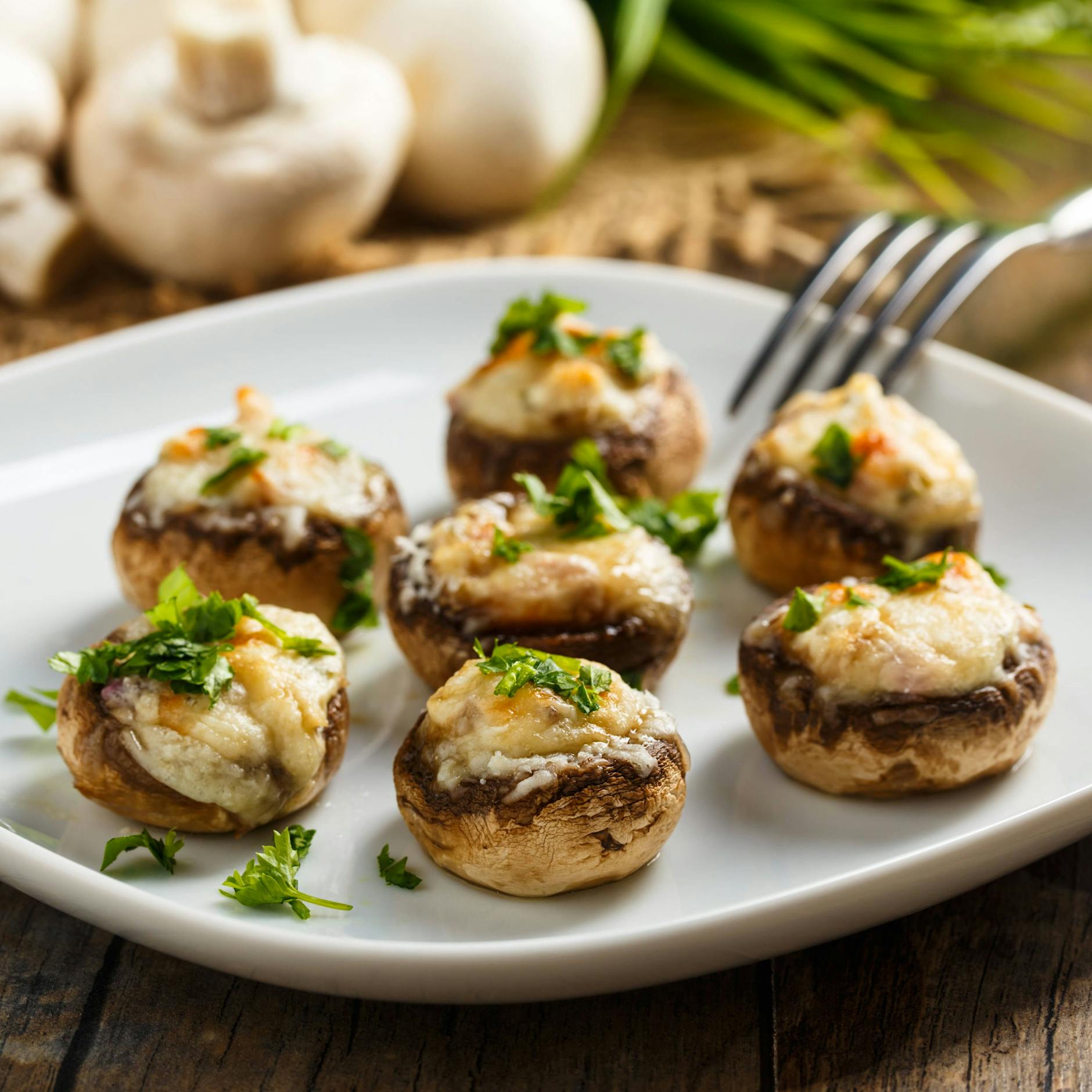 Köstliche Vorspeise, einfach und schnell: Gefüllte Champignons mit Spinat und Käse! So backen Sie das Gericht im eigenen Ofen – einfach ein Genuss…