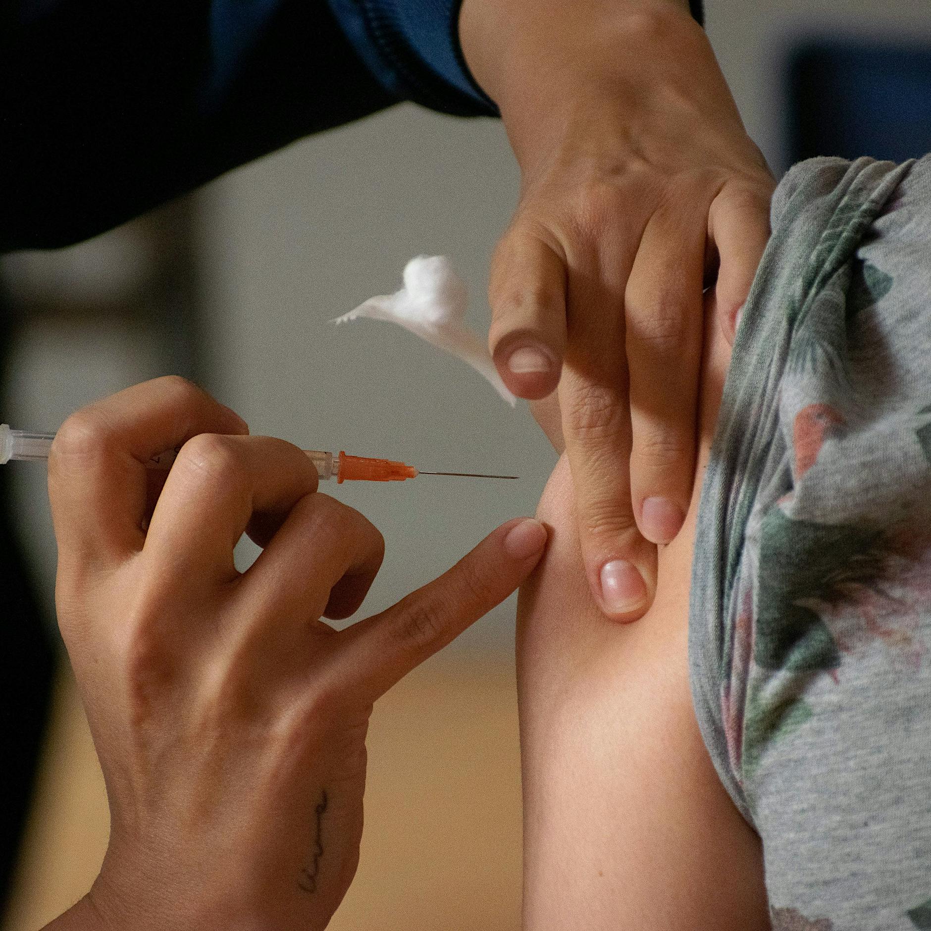 Gegen Omikron: Wie gut schützt die (Booster-)Impfung?