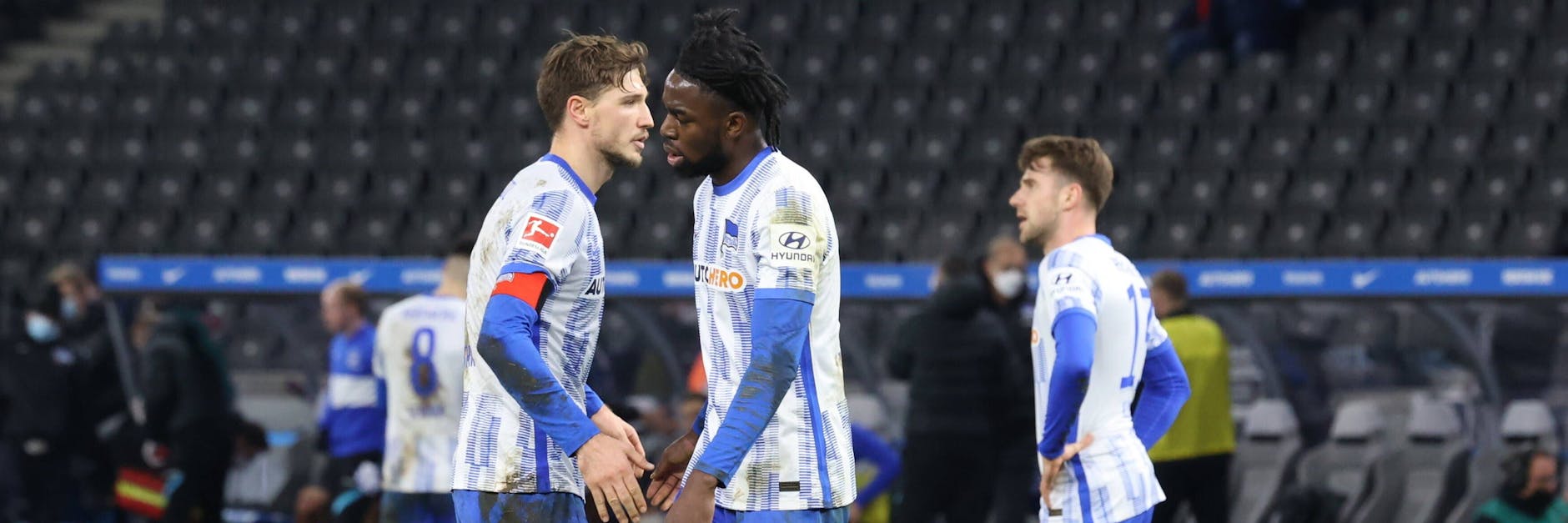 Enttäuschung in jedem Gesichtsmuskel: Herthas Verteidiger Niklas Stark und Jordan Torunarigha nach dem 1:3 gegen Köln.
