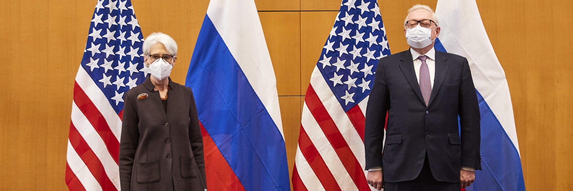 Große Zuneigung sieht anders aus: US-Vizeaußenministerin Wendy Sherman und ihr russisches Pendant Sergej Rjabkow&nbsp;in der amerikanischen UN-Gesandtschaft in Genf.&nbsp;