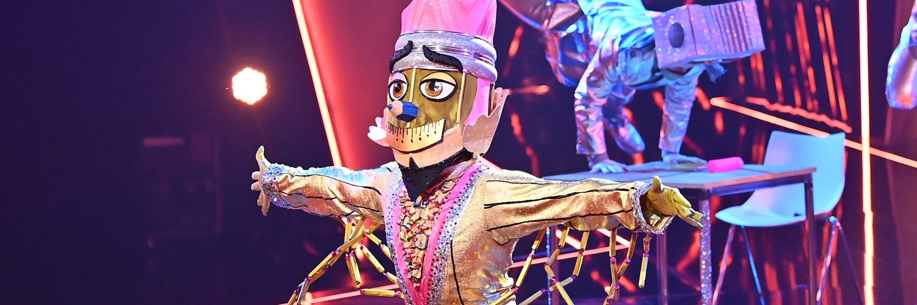 Der Buntstift überzeugte bei „The Masked Dancer“ mit einer Show-Nummer.