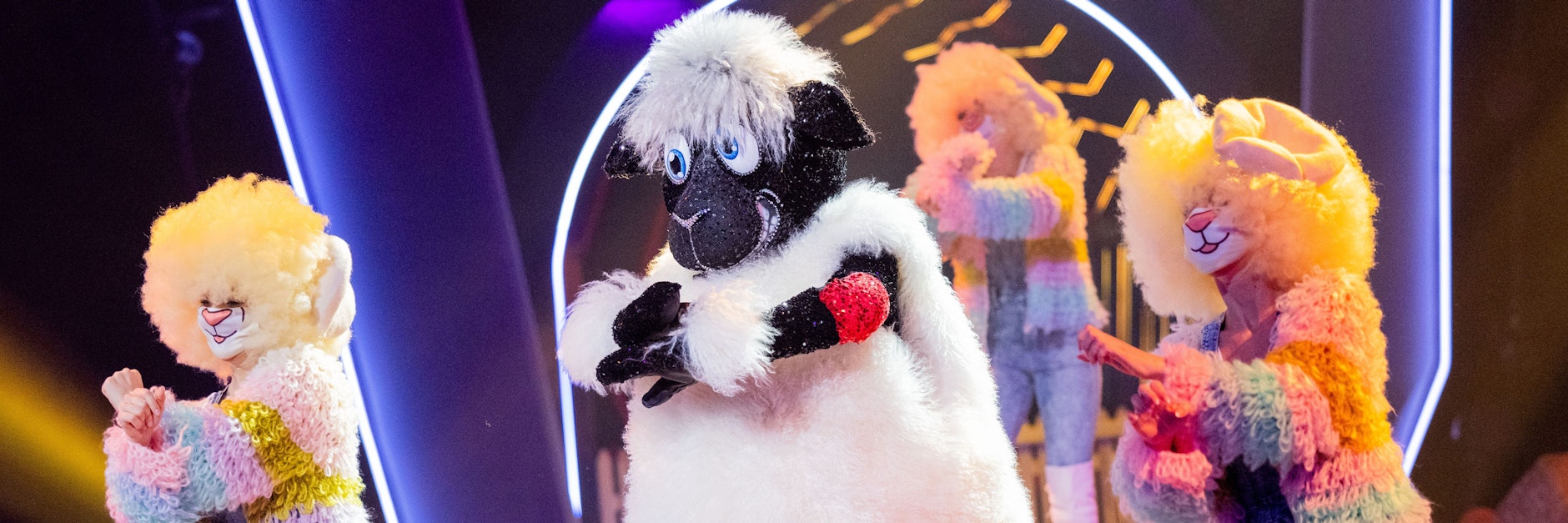 Das Schaf auf der Bühne in der ersten Show von „The Masked Dancer“.