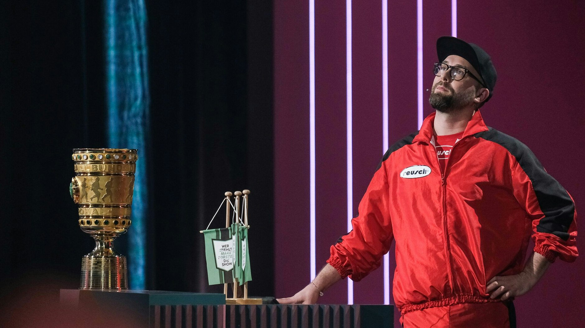 Mark Forster lässt im Studio bei „Wer stiehlt mir die Show?“ Fußball-Stimmung aufkommen.