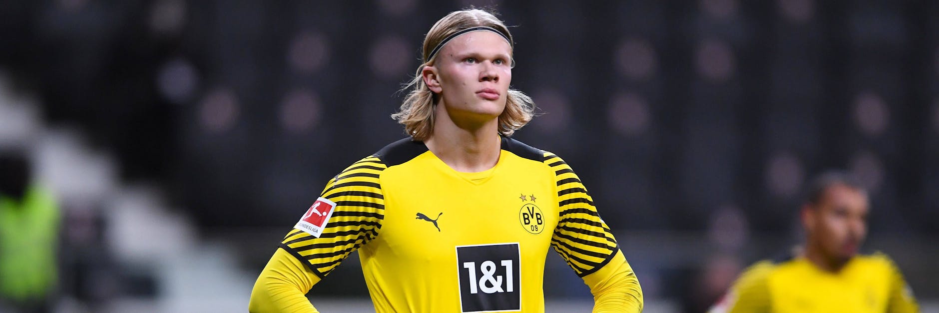 Grübelt über seine Zukunft: BVB-Star Erling Haaland wirkt nachdenklich, erzielte zuletzt zweimal in Folge kein Tor. 