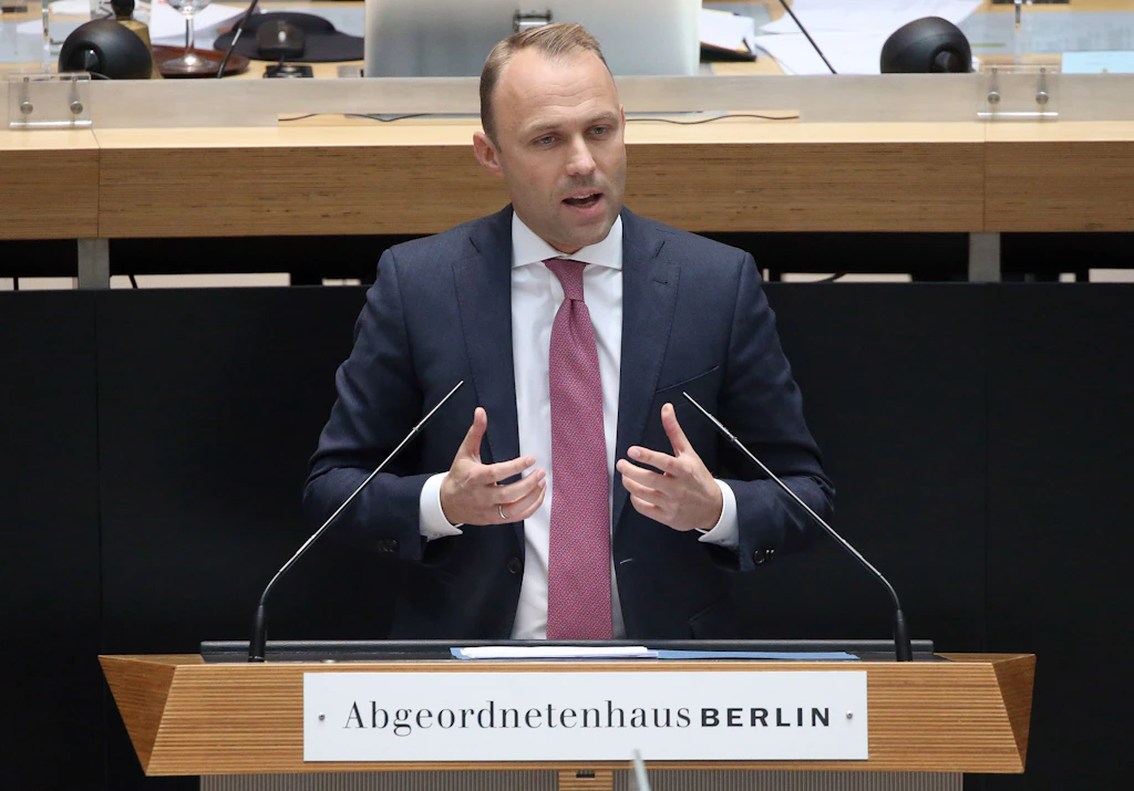 Berlin: Czaja sieht in 2G-plus-Regel Bestrafung für Gastronomie