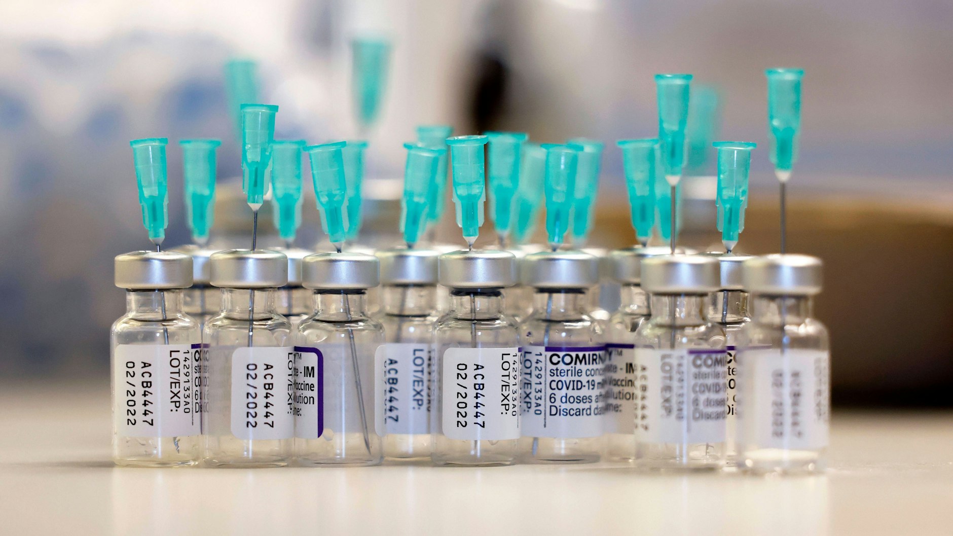 Der Impfstoff von Biontech/Pfizer. Die Pharmaunternehmen produzieren einen an Omikron angepassten Impfstoff.