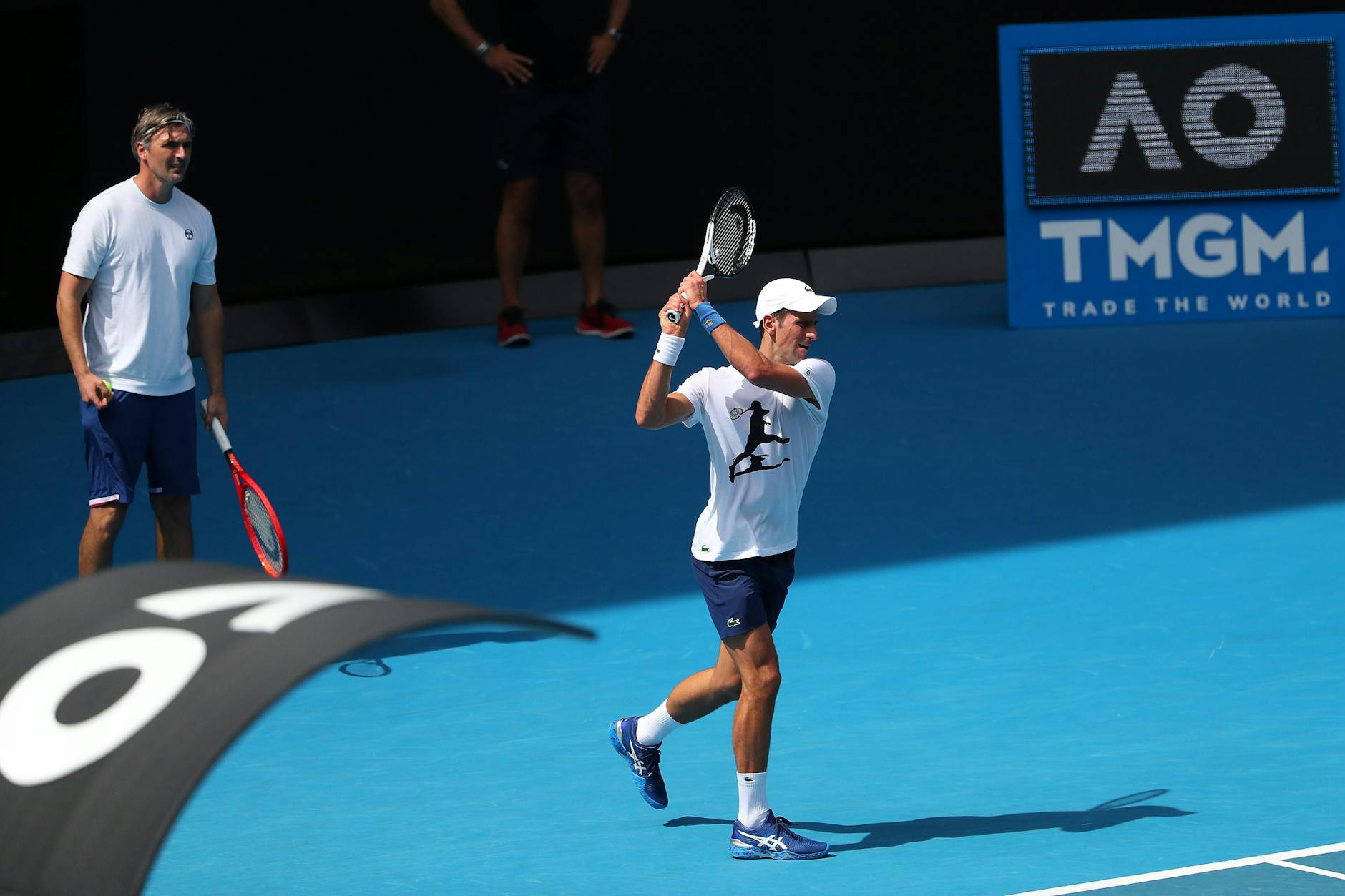 Auch am Dienstag absolvierte Novak Djokovic (r.) gemeinsam mit seinem Trainer Goran Ivanisevic Trainingseinheiten in Melbourne.
