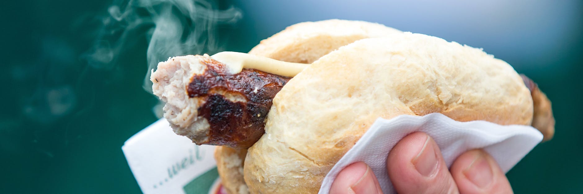 Die Thüringer Bratwurst ist weltweit berühmt für ihren außerordentlichen Geschmack. In den USA nennen sie viele aber einfach „Brat“.