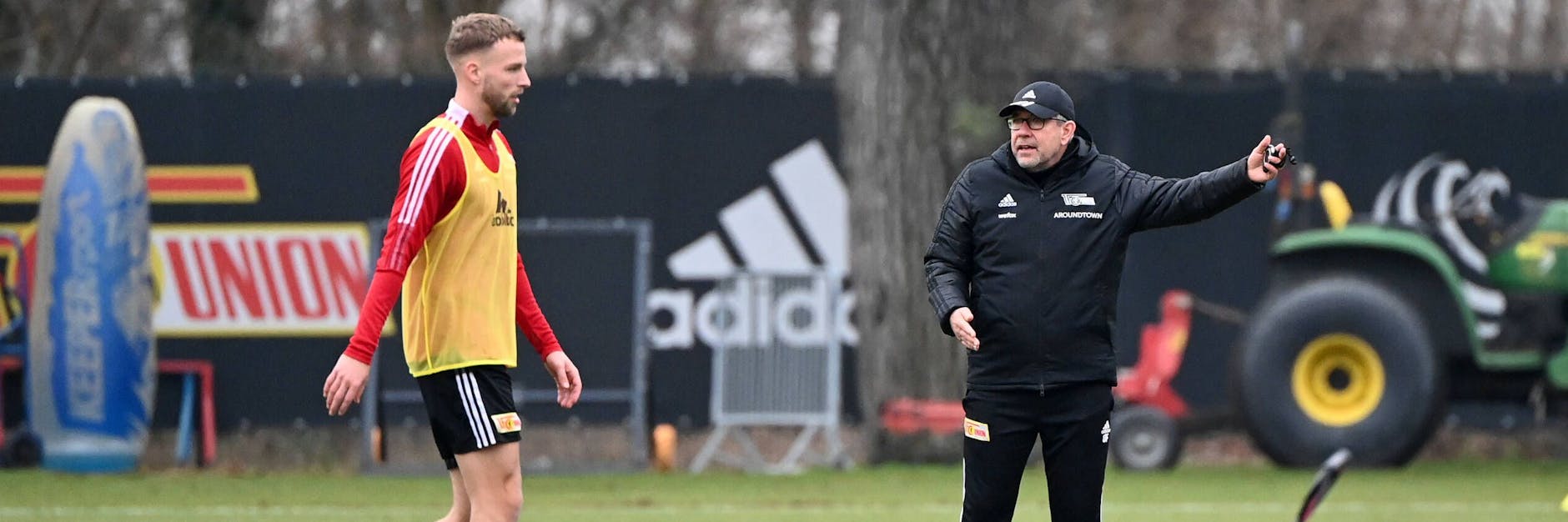 Union-Trainer Urs Fischer wird es geahnt haben: Abwehrchef Marvin Friedrich (l.) verlässt die Eisernen. 
