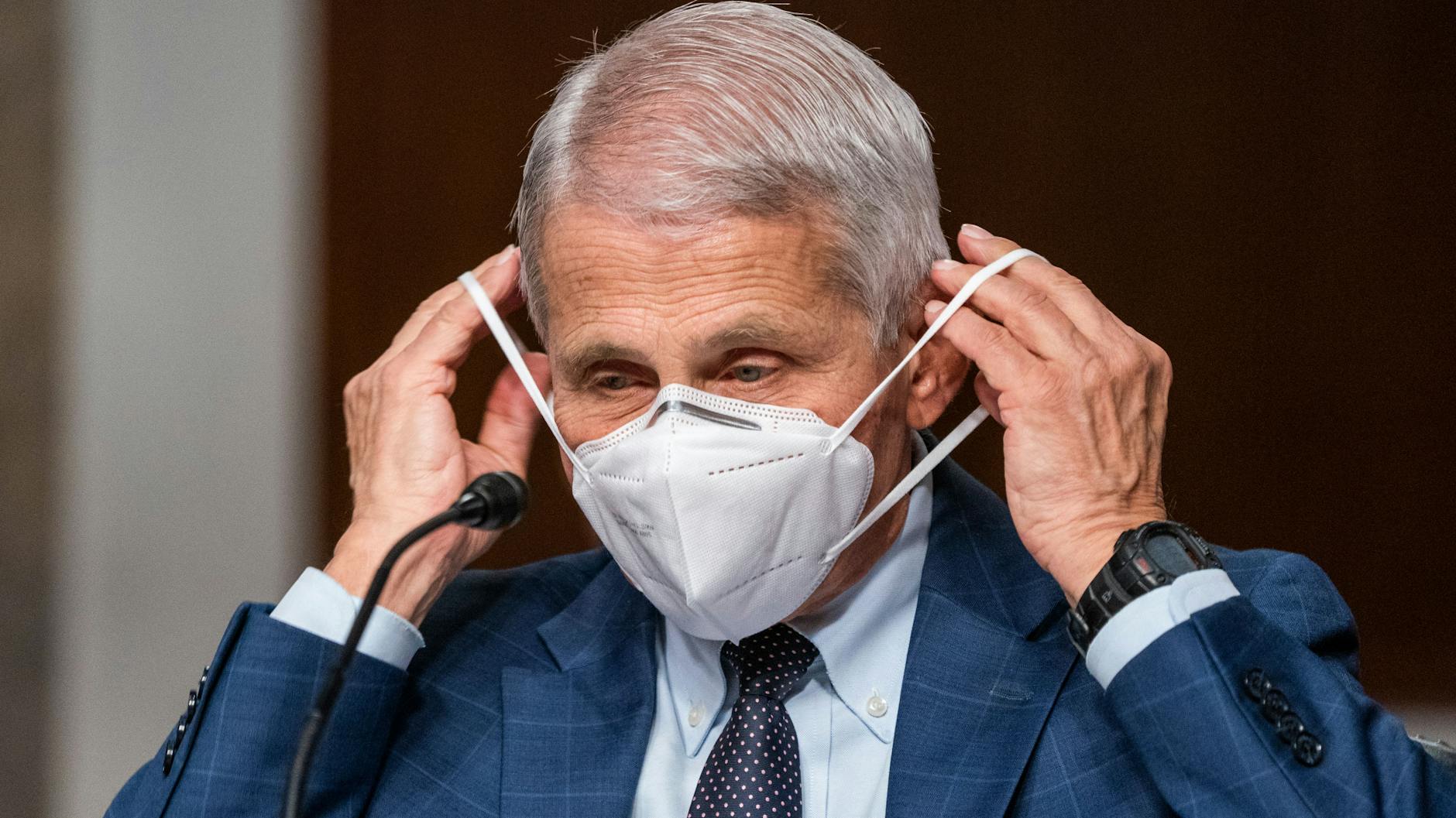 Der führende US-Virologe Anthony Fauci glaubt, dass die Omikron-Variante jeden infizieren wird. 