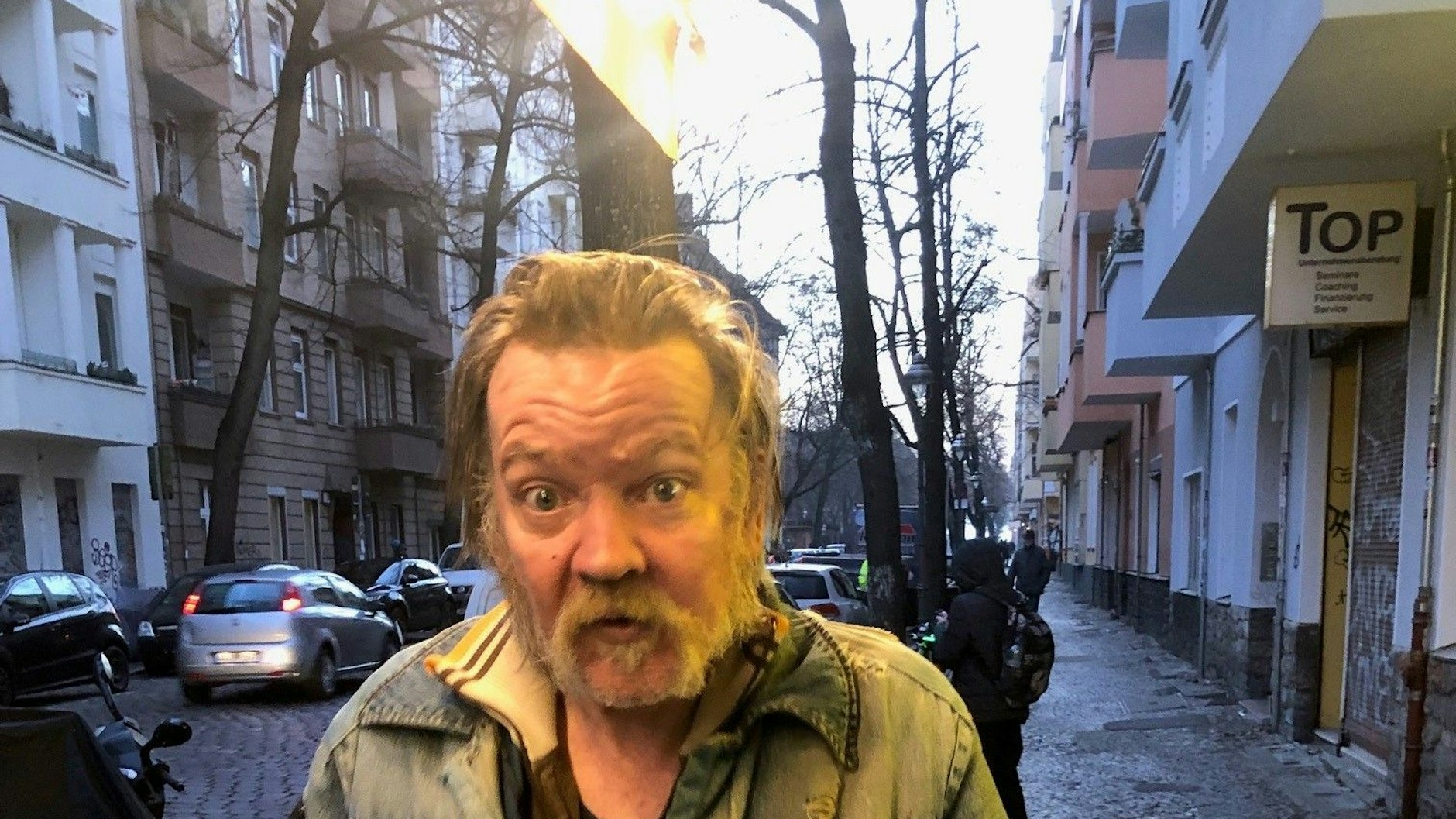 Thias Teuwen wohnt in der Leinestraße: „Ich hab keinen Bock, mich vor der Haustür zu infizieren. Wo bleibt da der Schutz der Bevölkerung?“