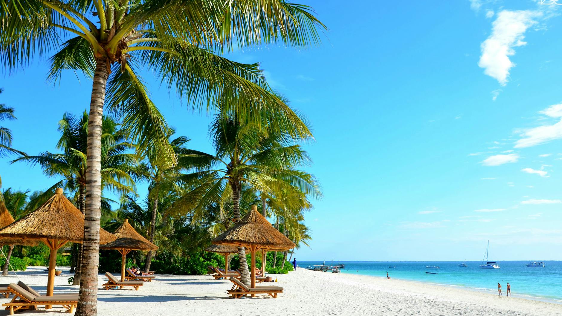 Traumstrand mit Abstand: Am Strand des Luxushotels Zuri Zanzibar braucht man sich um Gedränge keine Sorgen zu machen. 