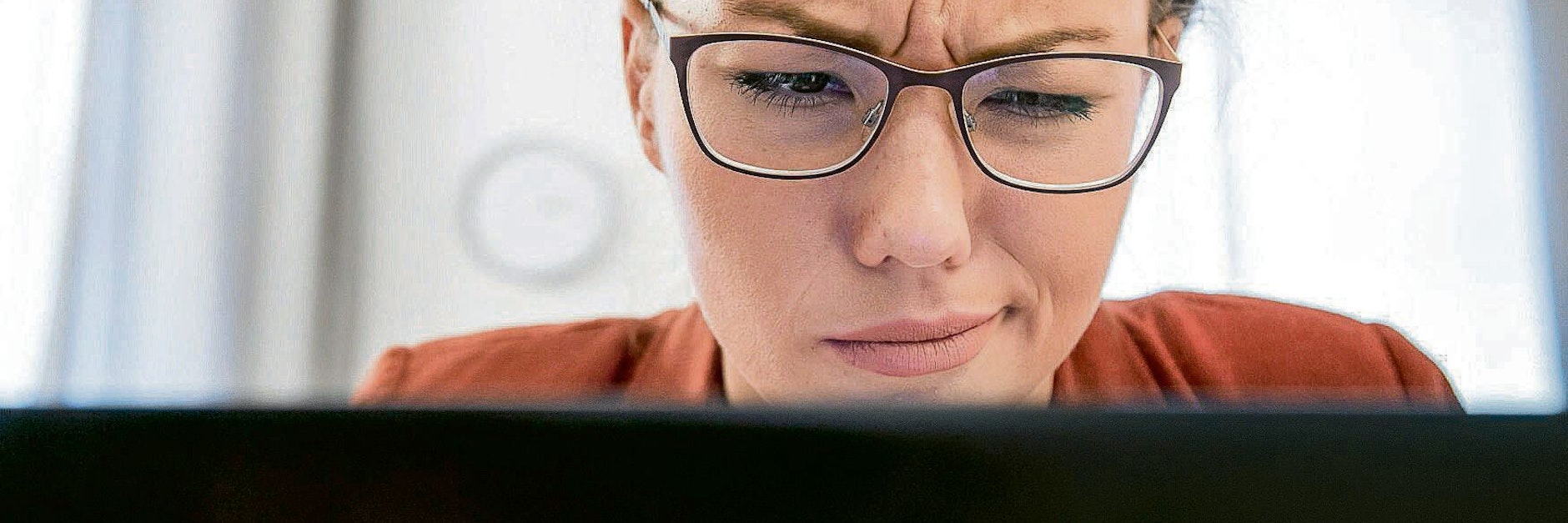 Der Kauf einer neuen Sporthose liegt ein paar Tage zurück. Und nun ploppen auf vielen Seiten Werbebanner mit einer passenden Trainigsjacke an. Das kann kein Zufall sein. Was steckt dahinter?