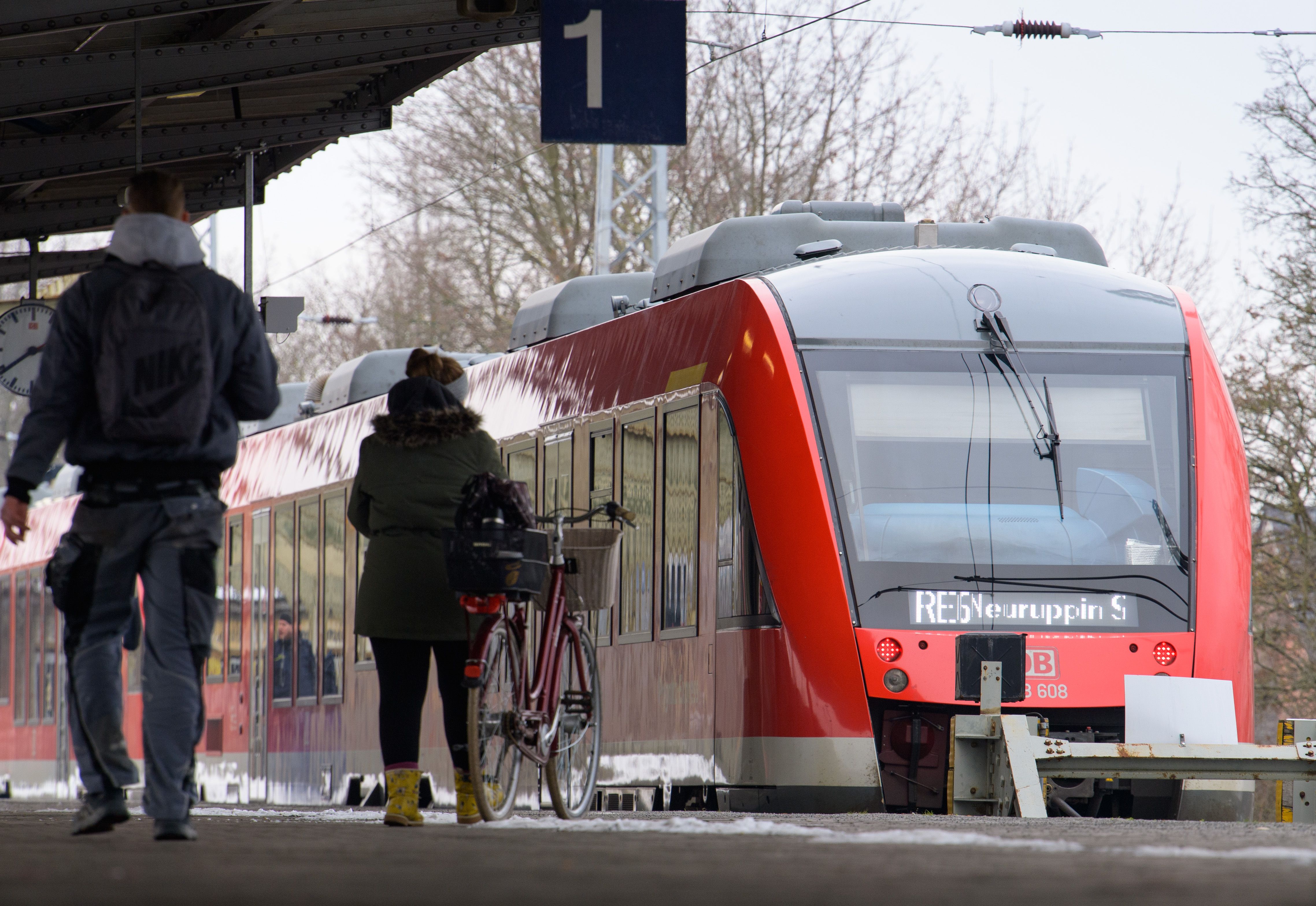 Berlin-Pendler Müssen Noch Jahre Auf Neue Strecken Warten