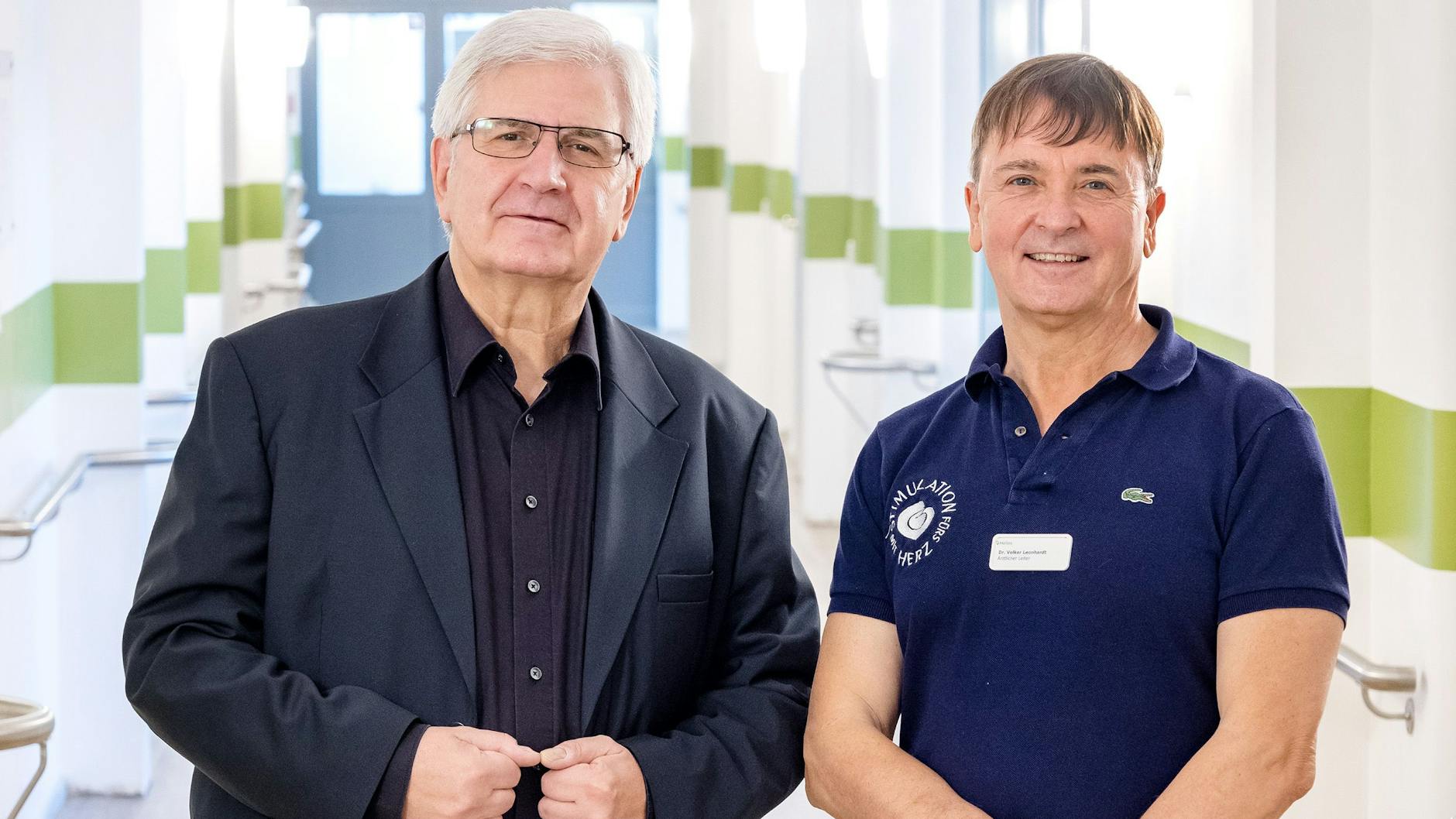 Wolfgang Koch mit seinem behandelnden Arzt Dr. Volker Leonhardt.