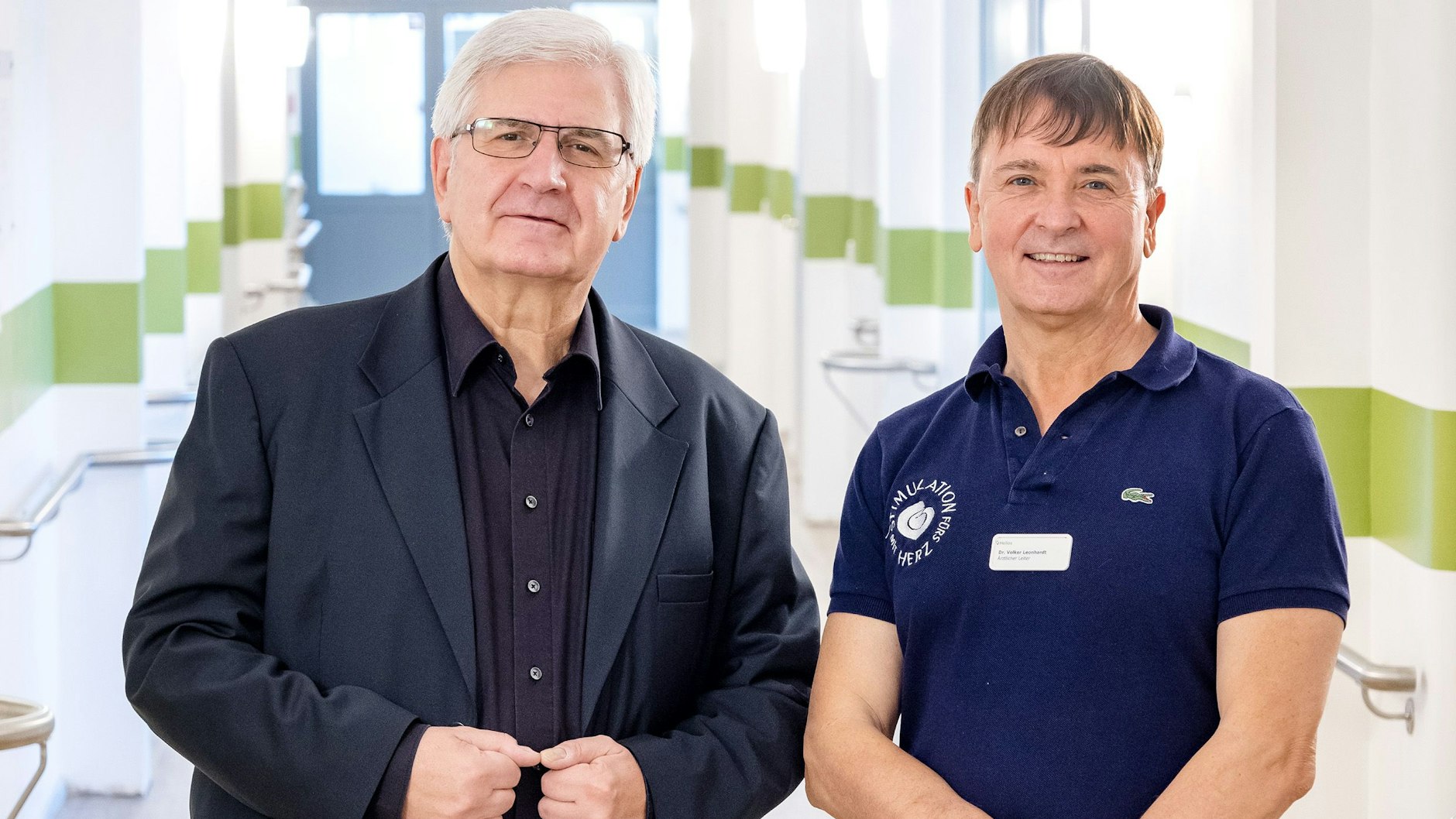 Wolfgang Koch mit seinem behandelnden Arzt Dr. Volker Leonhardt.