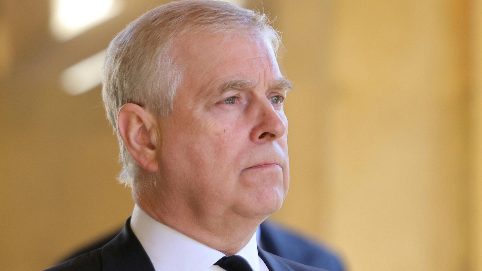 Prinz Andrew, Herzog von York, wird vorgeworfen, eine Minderjährige sexuell missbraucht zu haben (Archivfoto). 