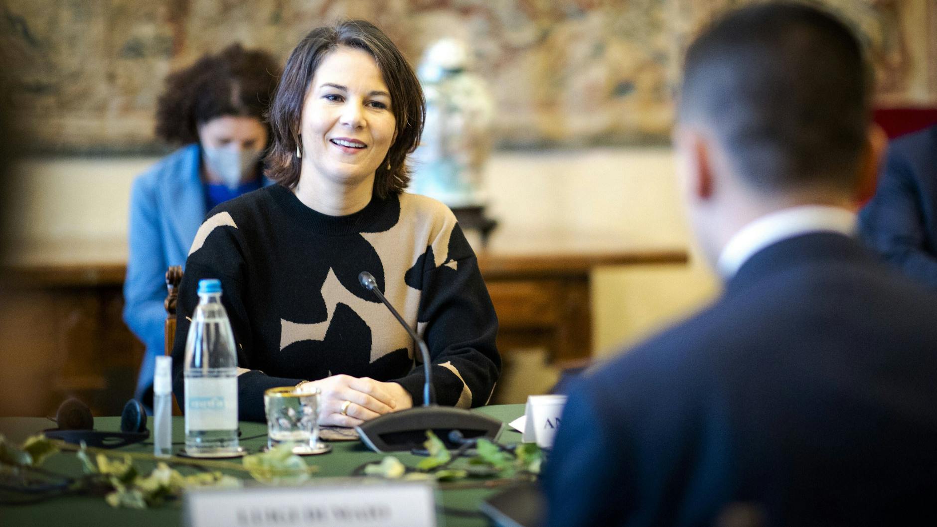 Annalena Baerbock, Bundesaußenministerin, trifft Luigi Di Maio, Außenminister Italiens, im Gästehaus der italienischen Regierung, Villa Madama, in Rom, am 10.01.2022.