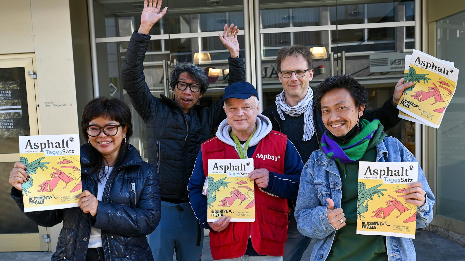 Das Kuratorenkollektiv ruangrupa kooperiert zur Weltkunstausstellung Documenta 15 mit dem Kasseler Straßenmagazin „Asphalt“.