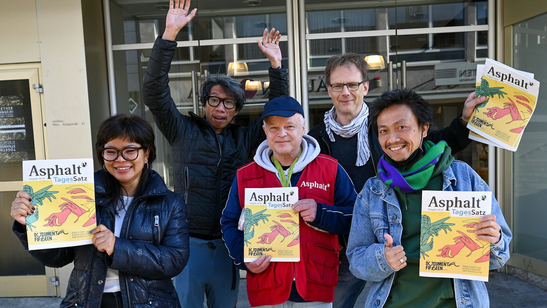 Das Kuratorenkollektiv ruangrupa kooperiert zur Weltkunstausstellung Documenta 15 mit dem Kasseler Straßenmagazin „Asphalt“.